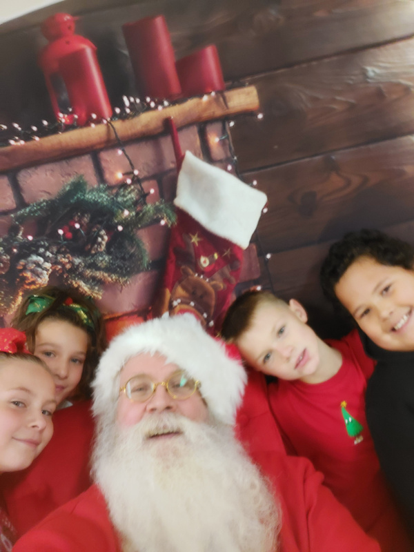Santa selfie with the child pet owners at Eagles FOE 1224, Wilmington, OH